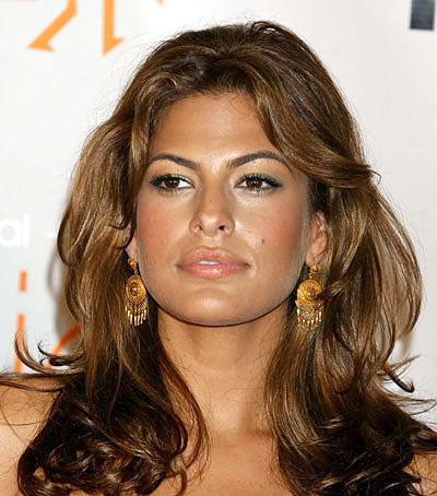 L'acconciatura da star di Eva Mendes